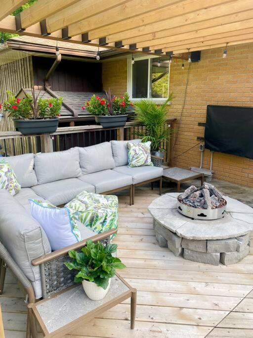 The Victoria Suite In Elora- King Bed Exterior foto
