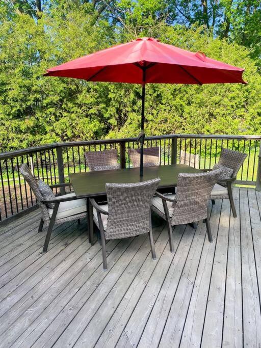 The Victoria Suite In Elora- King Bed Exterior foto